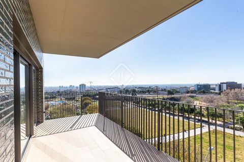 Lucas Fox presents this modern and functional, new build apartment in a recently built building in Esplugues de Llobregat for long-term rental. This new build construction consists of four residential buildings. All the properties are spacious and br...