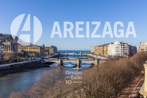 Próxima a la playa de la Zurriola y a la Avenida de la Libertad, en uno de los exclusivos palacetes de Paseo de Francia, junto al río Urumea, preciosa vivienda totalmente exterior de esquina con bonita terraza.  El edificio, construido en 2009 cuenta...