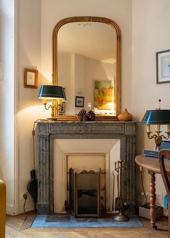 DKER Immobilier offers you a 1920s house in the heart of downtown Reims, exuding charm and serenity. This carefully preserved house will enchant you with its practicality and quality features. The main house, offering over 190 m2 of living space, is ...