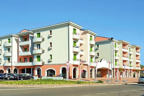 Modern appartementencomplex op slechts 300 meter van het strand en van het historische centrum van Caorle. Vanuit het zwembadgedeelte met apart kinderbad heeft u door de iets verhoogde ligging een heerlijk panoramisch uitzicht. Modern ingerichte en g...