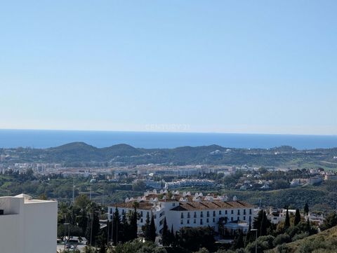 This stunning 3-bedroom, 2-bathroom penthouse is located in the prestigious Finca San Antonio, just 3 minutes from Mijas Pueblo and 7 minutes from Fuengirola. Boasting breathtaking panoramic views of the sea and mountains, this property offers a uniq...