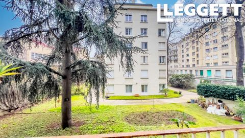 A34914DPE92 - Spacious 2 bedrooms duplex property of fering 63.71m2 (59.91m2 Carrez) plus 1.68m2 balcony, a short walk to Boulogne town centre, on the ground floor and garden floor of a well-maintained 1950 building. This sunny apartment is south-eas...