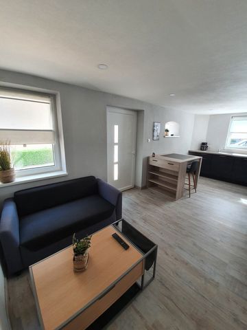 EXCLUSIVITE VENTE APPARTEMENT F2 MEUBLE ET EQUIPE 37 M2 Très cosy 2 pièces de 36.31 m2 en carrez entièrement meublé et équipé avec prestation de standing au rez de chaussé de la résidence. Celui-ci se compose d'une chambre de 14 m2, lit de 160 avec l...