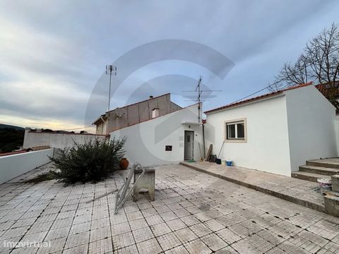 Excellent fully rehabilitated villa, it has a bedroom with wardrobe, two bathrooms, living room, dining room, kitchen equipped with hob, extractor oven and dishwasher, it also has a beautiful terrace outside. Energy Rating: E