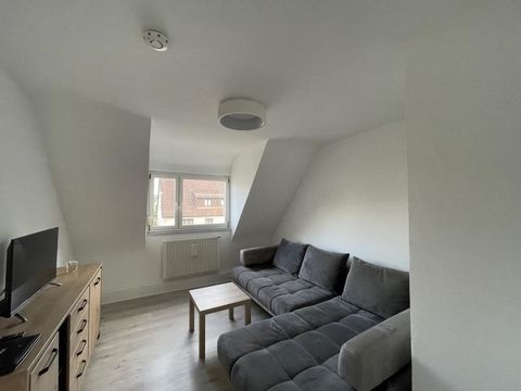 Ici, on vous propose un appartement de 2 pièces dans la belle ville d’Ostfildern-Nellingen. Cet appartement a vraiment été rénové avec le cœur et l’esprit, on peut aussi dire rénové. La maison fait déjà une impression très bien entretenue. Les portes...