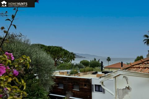 Saint Jean Cap Ferrat downtown, Provencal villa of 210 m2 (approximately 2,260 sq ft) in need of a complete renovation, plus a basement of 87 m2 (about 936 sq ft) including a large 31 m2 (approximately 334 sq ft) garage. Perfectly located just a two-...