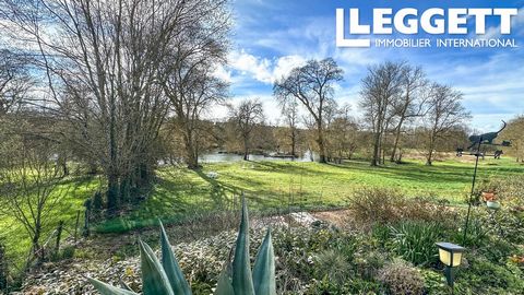 A35169JHI16 - Unique and quirky property ,being ideally situated and elevated from the river Charente and with no history of flooding — this is truly a special home with a large garden overlooking the river Charente . The main house benefits from a r...