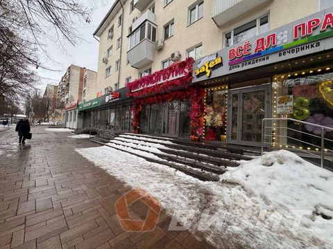 Сдается торговое помещение на 1-й линии ул. Молодогвардейская, напротив СамГТУ. г. Самара, Октябрьский район, ул.Молодогвардейская, д.223. Ближайшее пересечение с улицей Первомайской. 1-й этаж, 5-ти этажного дома. Общая площадь: 64.5 кв.м. Отдельный ...