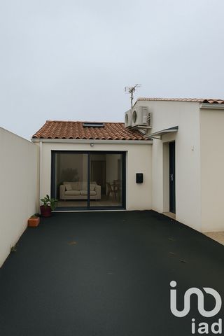 iad France - Ronan Billon vous propose: MAISON DE PLAIN-PIED + DÉPENDANCE – QUARTIER CALME Jolie maison de plain-pied de 87 m² avec encore du potentiel, parfaitement entretenue, avec un jardin bien exposé et pouvant accueillir une piscine, et accompa...