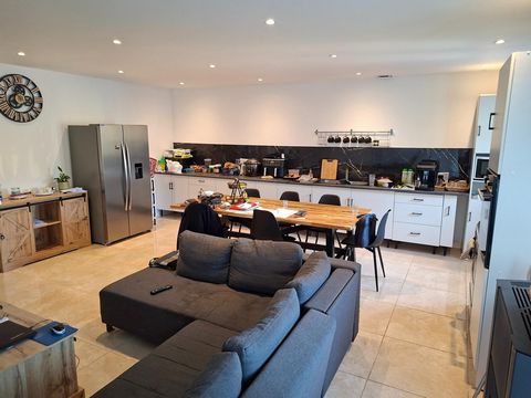 Ensemble de box de stockage et d’un local commercial