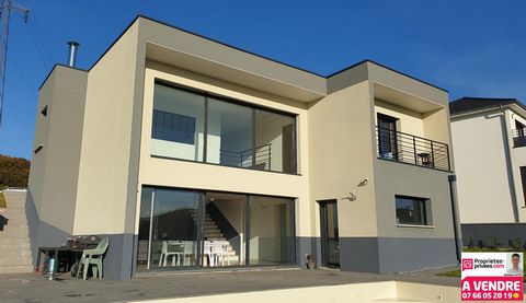 Vous recherchez la maison de vos rêves ? Cette villa saura vous séduire par ses prestations incroyables et ses volumes remarquables ! Votre conseiller LUTHY Damien vous propose cette magnifique maison avec piscine, implantée dans un secteur prisé de ...