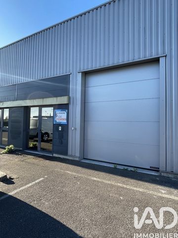 iad France - Thibaut Faure vous propose: Tresses Local professionnel dans un parc d'activité à proximité de la route de Branne. D'une surface de 120 m2 comprenant un espace bureau clim, un wc et lave main, un espace stockage avec porte sectionnelle. ...