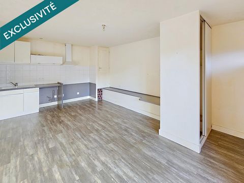 Situé dans la charmante commune de Saint-Geoire-en-Valdaine (38620), cet appartement bénéficie d'un environnement paisible et convivial. Réputée pour sa tranquillité et son cadre naturel préservé, la ville offre un cadre de vie agréable, à proximité ...