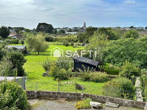 Maison avec combles, garage, jardin et annexes