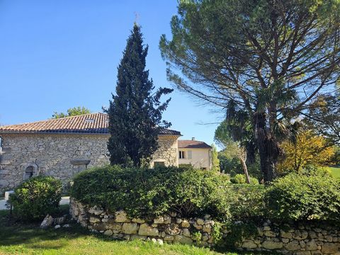 ELEGANT ENSEMBLE DE 2 MAISONS RENOVEES