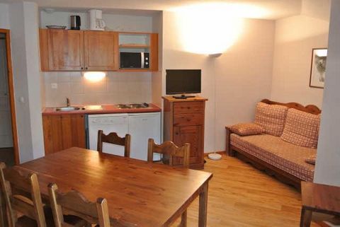 Residence Les Mélèzes d'Or is located in the heart of Les Orres 1800 ski resort, just by the main square. Being close to all amenities and a few steps from the skilifts will make your stay in Les Orres easy and convenient. Accommodation comes with a ...
