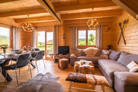 This beautiful detached wooden chalet with a garden for a maximum of 6 people is located in the town of Finkenstein on Lake Faaker See in Carinthia, quietly located in a district with a few other chalets and with direct access to a small beach on Lak...