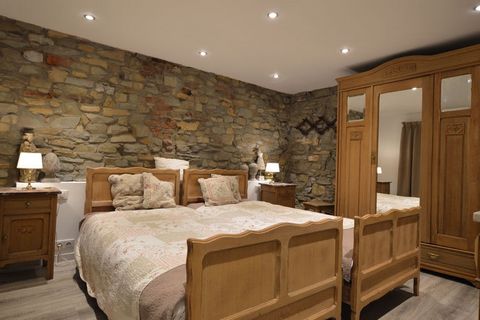 A Esneux Ardennes, questa affascinante casa vacanze dispone di 2 camere da letto per 4 persone. Adatto per 2 coppie che viaggiano insieme, gli ospiti possono rilassarsi nel giardino privato arredato e accedere a WiFi gratuito qui. Il centro della cit...