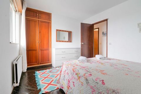 This is a beautiful apartment in the centre of Santiago de Compostela, has 2-bedroom for 4 people. You can admire the magnificent views of Santiago de Compostela. This place is ideal for a small family travelling together. The apartment is located ve...