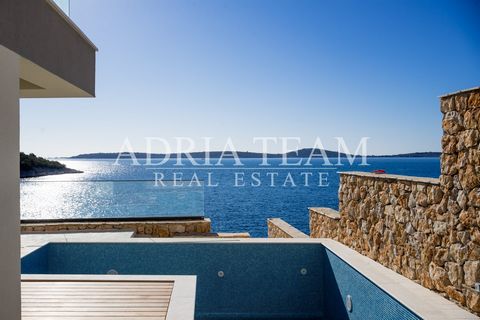 On the slopes of the idyllic Dalmatian village of Vinišce near the Marina, luxury villas in an absolutely top class were built on an area of ​​2,500 m2. This luxury villa is located in a unique location first row to the sea, on the beach. This perfec...