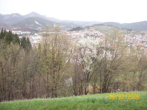 092: LANDWIRTSCHAFTLICHES GRUNDSTÜCK ZUM VERKAUF 5500M² IM SMOLJAN-VIERTEL RAYKOVO / VILLENZONE /. IM GESCHÄFT STROM, WASSER, KARRENSTRASSE, PANORAMA, GUTE BELICHTUNG.TEL ...