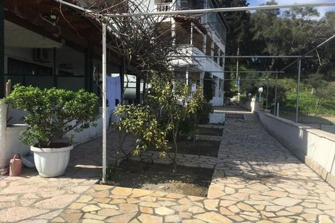 Suchen Sie einen ruhigen Urlaub, umgeben von guter Aussicht und Natur? Dieses Apartment in Mpenitses, Griechenland, ist der beste Ort, um sich von Ihren Urlaubszielen zu erholen. Mit einer schönen Terrasse mit Meerblick ist dieses Apartment ideal für...