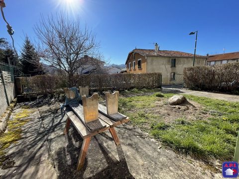 WITH POTENTIAL Village house of approximately 148 m² of living space on 3 levels with a garden, an interior courtyard and two garages. It consists of a ground floor with a kitchen open to living-dining room, a toilet, a cellar, a veranda, a technical...