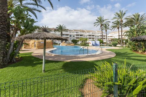 Welcome to this charming apartment with shared pool and only 500 meters from the beach of Denia, where 2+2 guests will find their second home. The exteriors of the property are ideal to enjoy the Mediterranean climate. In the well-kept communal garde...
