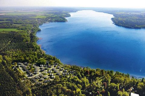 The park of the former Theresienhof Palace has a fantastic location directly on Lake Scharmützelsee in the well-known health resort of Bad Saarow. The Scharmützelsee is the second largest lake in Brandenburg and is connected to Berlin's waters via th...