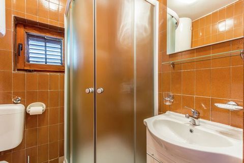 Renovated in 2014, this charming holiday home in Pula offers accommodation for four people on the ground floor with a garden. The interior is comfortable, the decor is dominated by wood, the floors are tiled in the living area and in the bathroom and...
