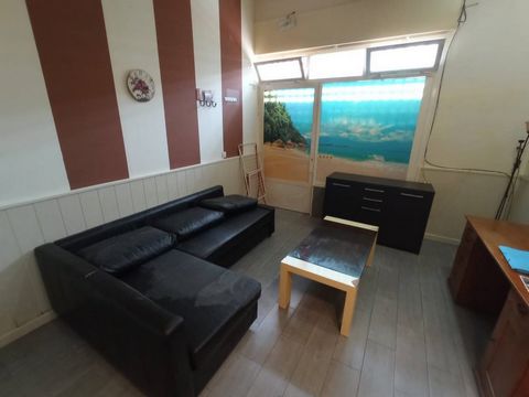 Total surface area 50 m², loft usable floor area 50 m², single bedrooms: 1, 1 bathrooms, air conditioning (hot and cold), built-in wardrobes, kitchen, state of repair: in good condition, community fees : between 10 and 20€, furnished, reinforced door...