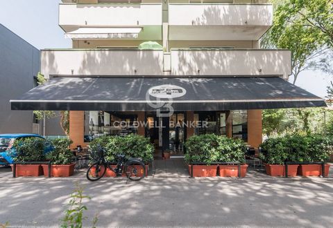 RICCIONE-COUNTRY We offer for sale a commercial activity, bar and cafeteria, located in the prestigious Viale Ceccarini. If you are looking for a one-of-a-kind business opportunity, don't miss the opportunity to purchase this charming bar and café lo...