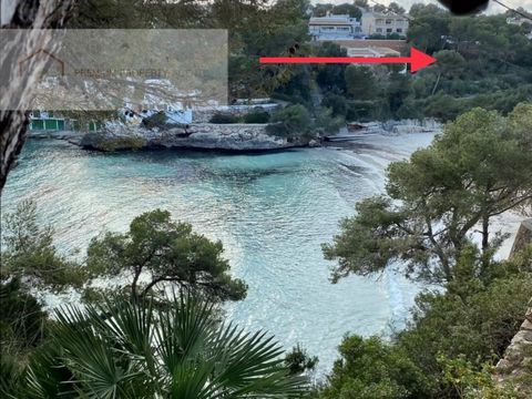 Building plot at beachfront of Cala Santanyí. Plot area: 800 m2. Buildable area: 562,60 m2. Maximum height 11m. Completed project for the construction of a building of 6 dwellings with basement. Each dwelling consists of 3 bedrooms (2 double and 1 si...