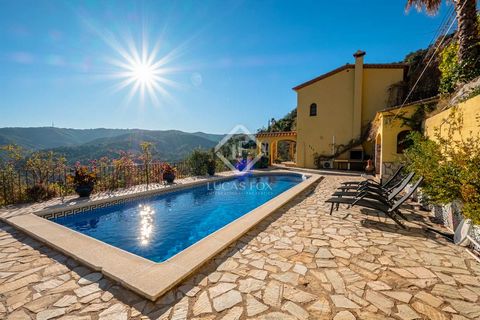 Ideally named “Villa Paradise” the property was built in the year 2000 with a built surface area of 300 m² within a plot size of 2,150 m². The property enjoys a peaceful atmosphere as it is located in the old medieval surroundings of the Calonge area...