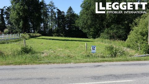 A05732 - Lovely piece of building land situated near the Nantes Brest Canal/river Oust. St Martin boasts lots of water activities form fishing to hire cruisers and there are many restaurants, shops and bars. Plot size 2990m2 Information about risks t...