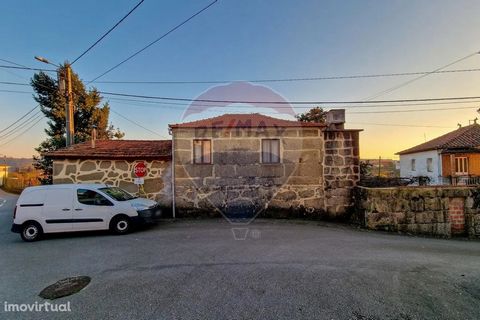 Excellent opportunity for investors or for own housing! Acquire a house of 92m2 with dependent area of 52m2 in the parish of Vermoim, in the municipality of Vila Nova de Famalicão. With a plot of land of 1120m2, there is the possibility of building u...