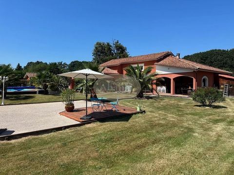 Located 10 minutes south of Lannemezan, this superb contemporary villa offers 250 m² of living space on a plot of 4500 m² with flowers and trees. Four bedrooms, swimming pool, sauna, petanque court, covered terrace with summer kitchen. View of the Py...