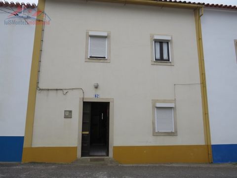 In the town of Olho Marinho, in the medieval council of Óbidos, you will find this property in need of modernisation but being fully habitable. Building with two floors plus attic, with entrance on both sides of the house. There is not much to say ab...