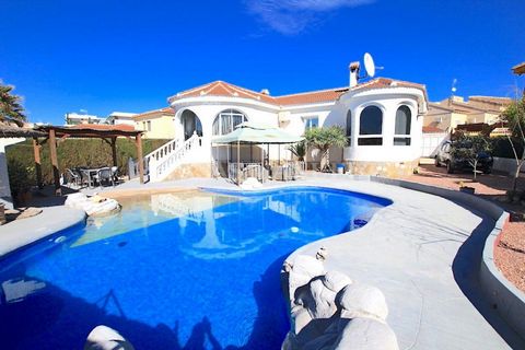 Here we have a charming 3-bedroom detached villa for sale, just a stone’s throw from Quesada high street!  The villa occupies a large but easy to manage plot which boasts a private ‘walk-in’ swimming pool, plenty of sunbathing and outdoor dining spac...