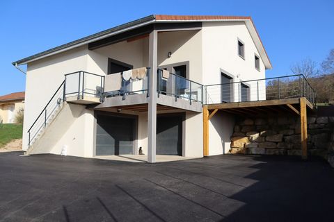 Dpt Jura (39), à vendre proche de SAINT AMOUR maison P7 de 209 m² - Terrain de 1 255,00 m²