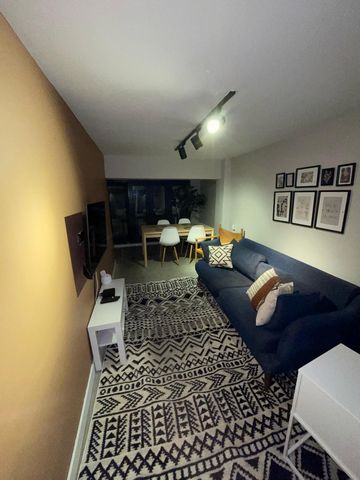 Appartement met Tuin te koop in Cihangir Trappen 3-kamer appartement met eigen achtertuin in het centrum van Cihangir. Het centrum van Istanbul heeft een heerlijke zee. Slechts 5 minuten naar het openbaar vervoer (M2 Metro, T1 Tram, Bus, Bosporus Fer...