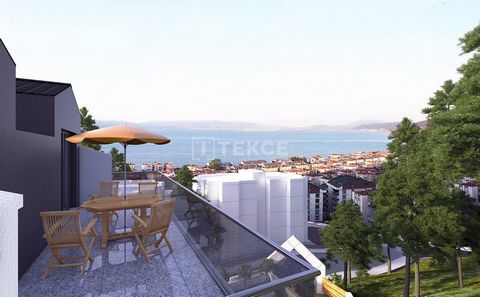 Apartamenty Inwestycyjne w Kompleksie z Basenem w Bursa Mudanya Stylowe apartamenty znajdują się w projekcie z widokiem na morze i basenem w Mudanya w Bursie. Mudanya znajduje się blisko centrum Bursy i Stambułu i zapewnia wysokiej jakości pobyt dzię...