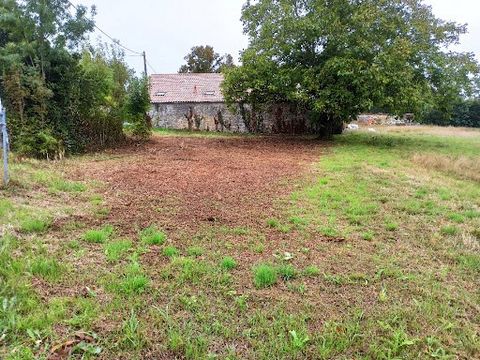 Located in a quiet village near St Jean d'Angely, this building plot of 390 m2 runs along a quiet street with views of the countryside, close to shops and schools and the A10 motorway access. Price 16,000 euros: Agency fees included at the buyer's ex...