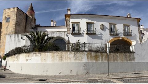 Located in one of the main squares of the charming city of Évora, this imposing building with sublime architecture is a true landmark of distinction. This exclusive property with a construction area of 2635 m2 that is located on a plot of land with a...