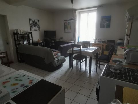 SAINT PRIEST VILLAGE: T3 of 46 m2 rented on the 1st floor of a small building of 9 apartments. Kitchen open to living room, 2 bedrooms, bathroom and separate toilet. Cellar. Close to village shops and public transport, particularly T2. Annual rent of...