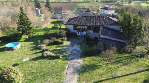 Situated in a lovely quiet hamlet 15 mins from the medieval village of lauzerte and 10 mins to Bourg de visa is this lovely stone presbytery all on one level living which has been renovated, with approx 3350m2 of garden and is ready to move into. Upo...