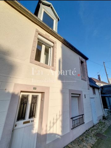 Former fisherman's house of 55m2 very well located, close to the train station and the beaches of Granville. Lots of charm for this bright and west-facing townhouse. It has a living room with kitchen on the ground floor. On the 1st floor: hallway, sh...
