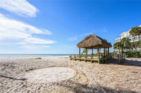 PREMIER LARGE CORNER LOT, 0.8 mi to Moorings Private Beach Park! Boasting 0.43 acres, 106 feet of frontage, and approximately 175 feet in depth, 13 ft elevation. Discover a unique investment opportunity in The Moorings community with this charming Ar...
