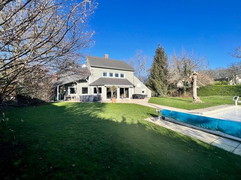 OLIVET 10 mns d'ORLEANS CENTRE, à vendre dans domaine sécurisé et prisé, Superbe Maison Contemporaine T5 avec jardin paysager et arboré et piscine 5x10 m