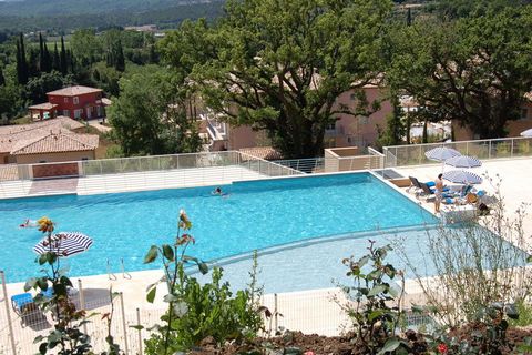 The spacious vacation park Le Domaine de Camiole covers 7 hectares and is located next to the village of Callian. It is situated in a quiet location on a green hill in the middle of the inviting Provence with its Mediterranean 